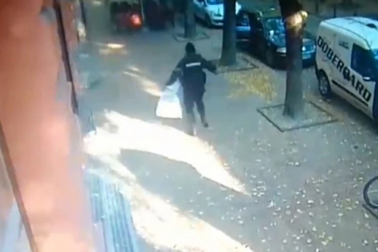 Kao u filmu: Razbojnici, banka i vreća s novcem  