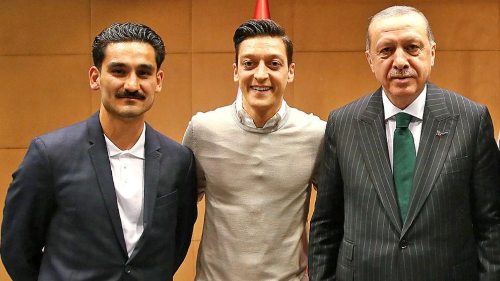 Mesut Özil: U Njemačkoj su mi dovikivali 'kozojebu i usr**i Turčine'!