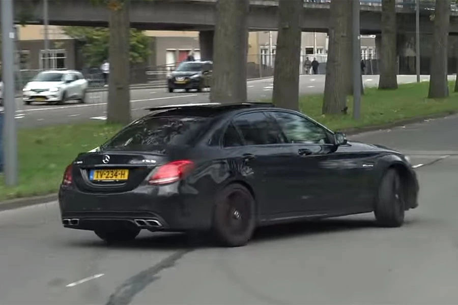 Evo kako glupo razbiti AMG Mercedes!