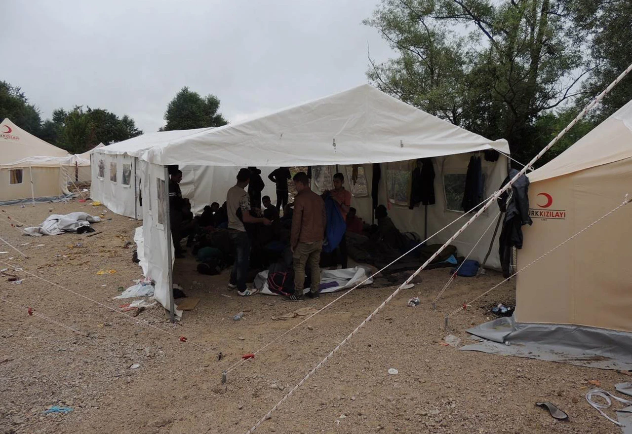 Premješteno oko 1500 migranata i izbjeglica
