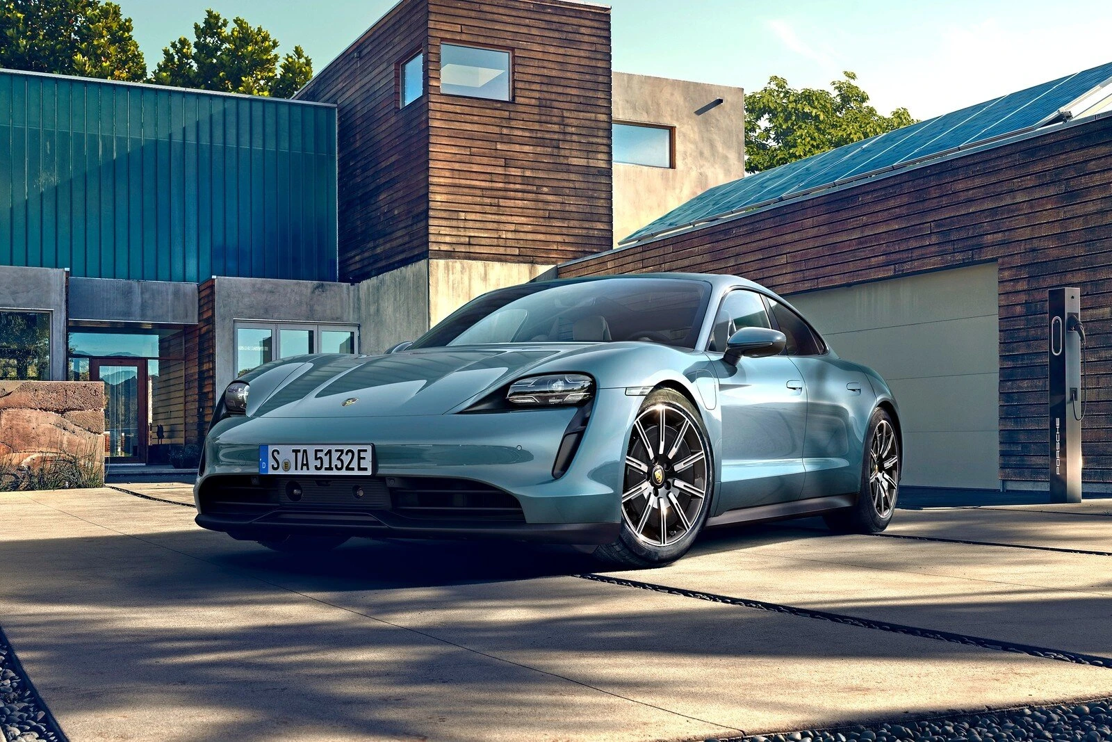 Električni Porsche Taycan dobio i značajno jeftiniju verziju