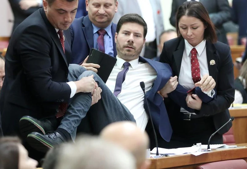 Pernara straža ponovno iznijela iz Sabora