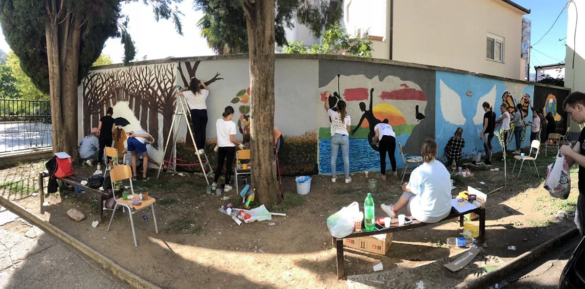 Mostarski srednjoškolci oslikali zanimljiv mural