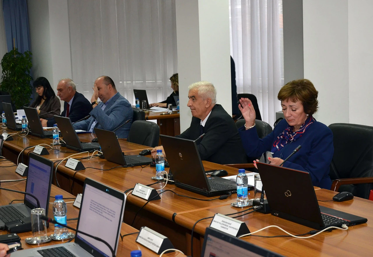 Federacija se opet zadužuje