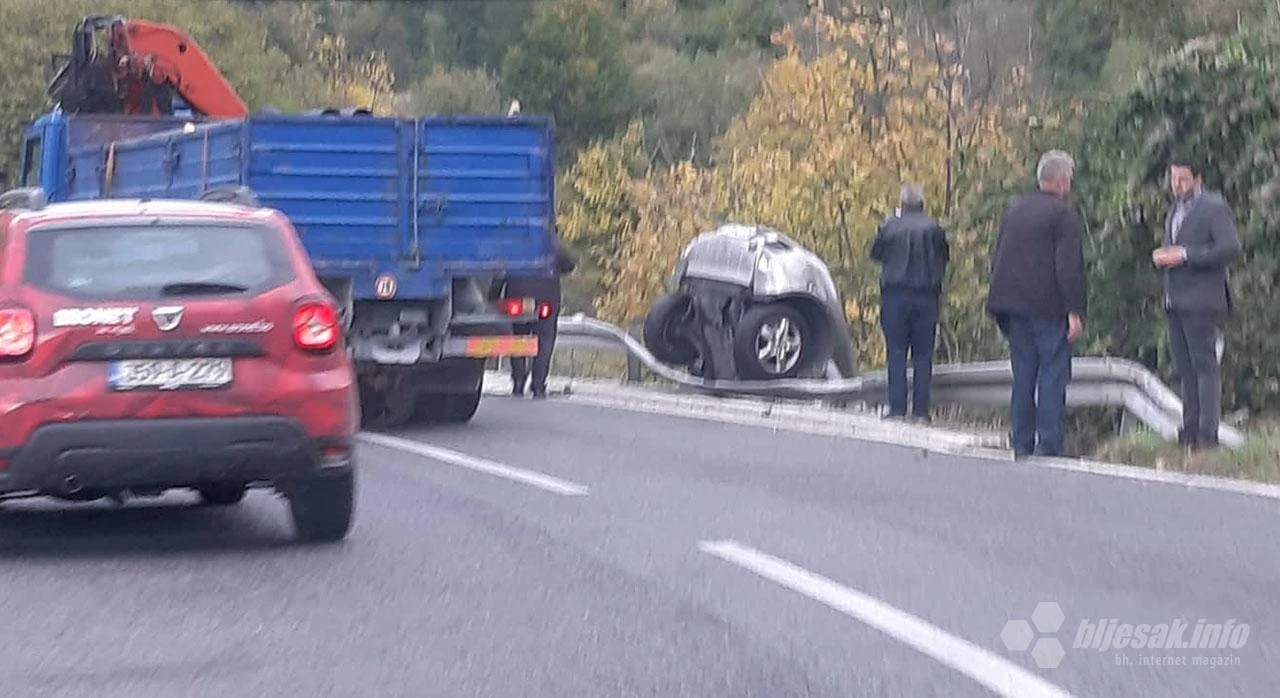 Nesreća na Bradini: Automobil završio u provaliji