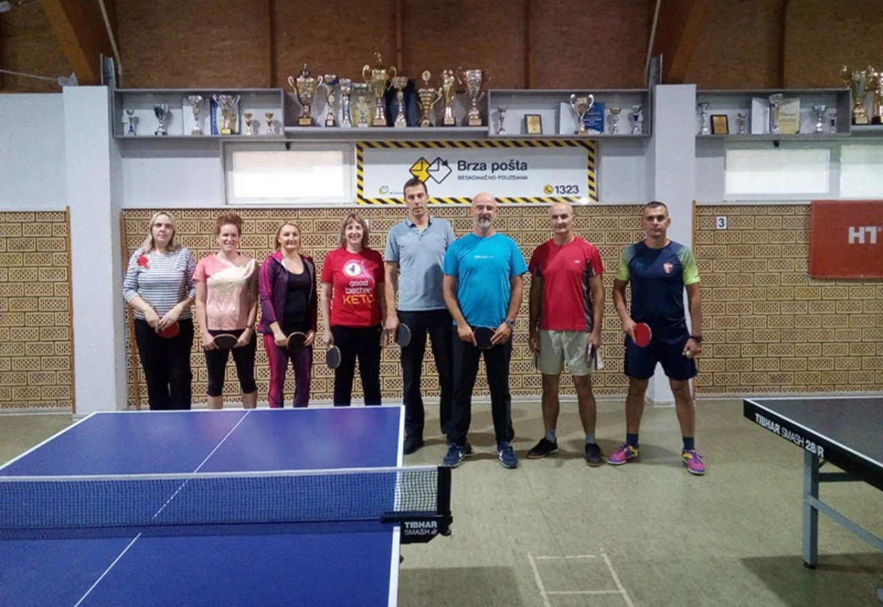 Mostar: Učitelji obilježili svoj dan igrajući stolni tenis