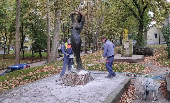 Počinju radovi na restauraciji simbola Bihaća, 'Djevojke s Une'