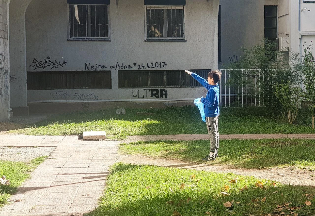 Mostarci očistili dvorišta na Bulevaru