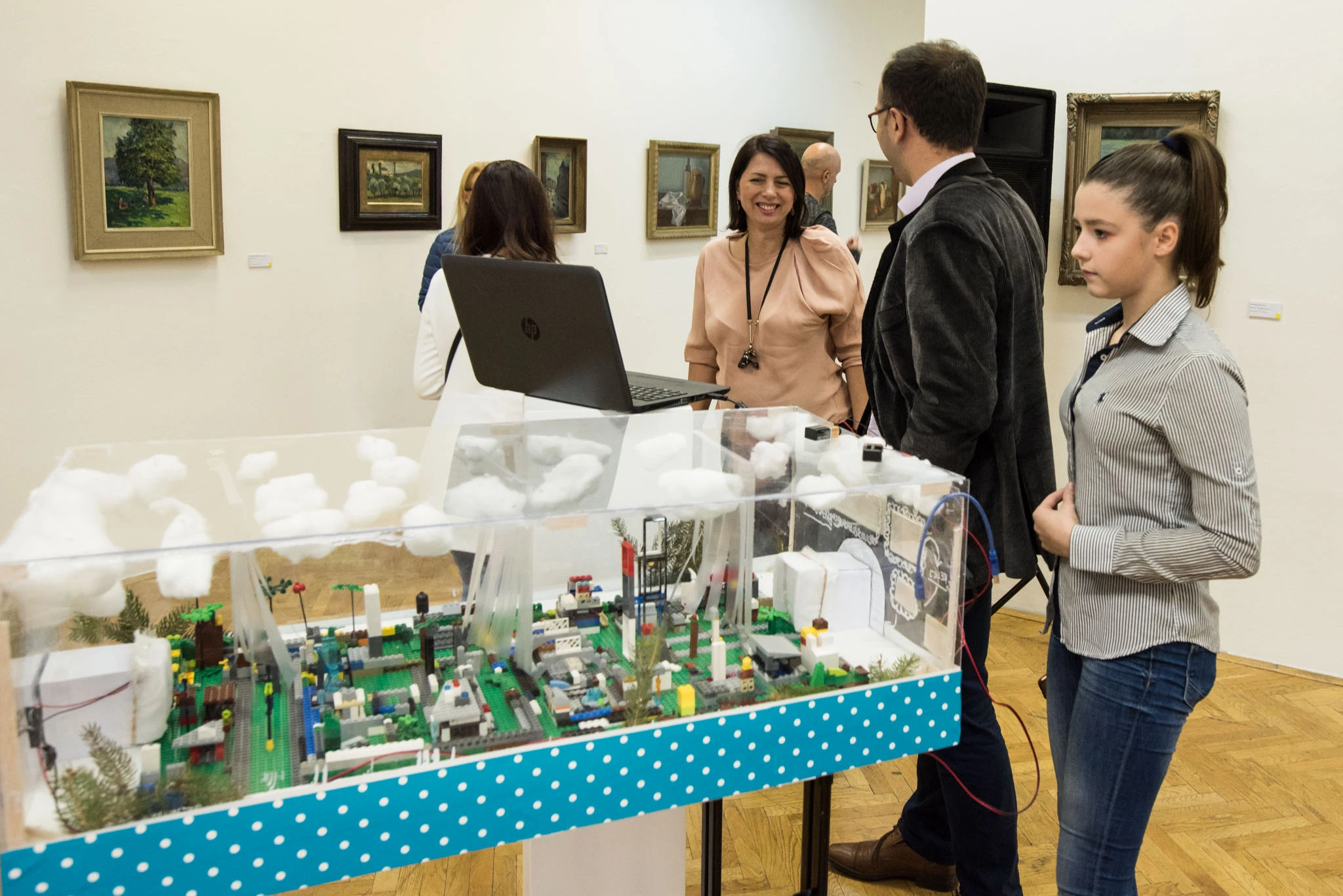IT Girls: Djevojčice pohađale napredni tečaj programiranja i robotike