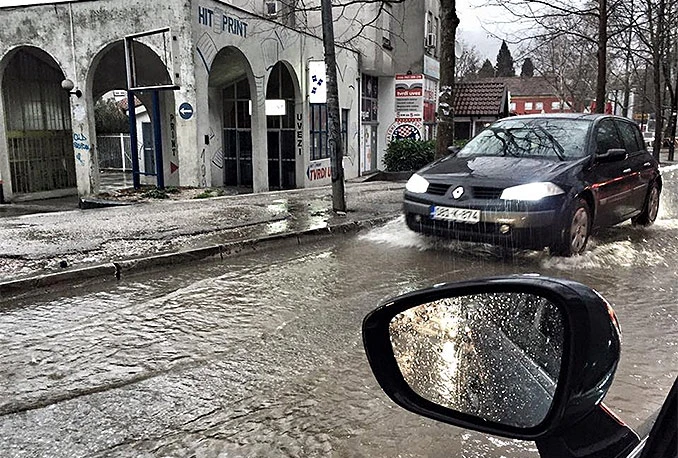 BiHAMK: Apel vozačima na oprez zbog nestabilnog vremena i kiše