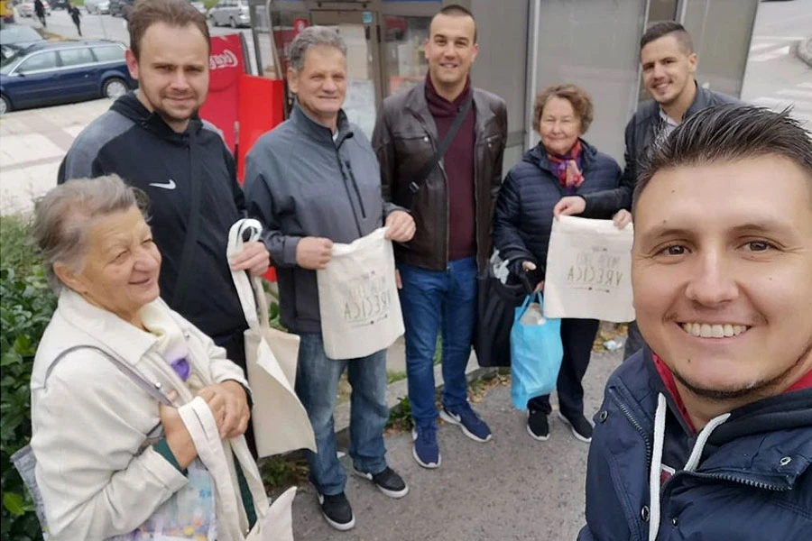 Članovi Udruge 'Volim Vitez' podijelili više stotina eko vrećica    