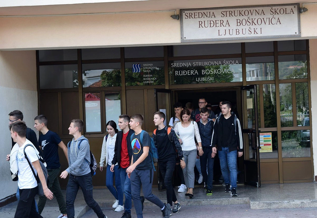 Ljubuški: Zbog požara evakuirani učenici Srednje strukovne škole