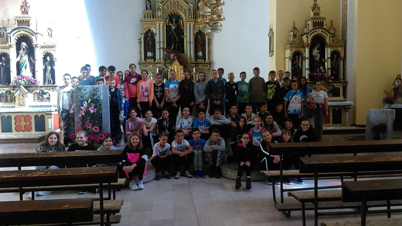 Cimski školarci planinarili 'Putevima kraljice Katarine'