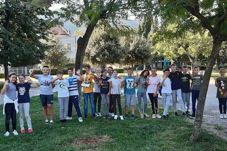 Mostar: Osnovci učili u parku Zrinjevac