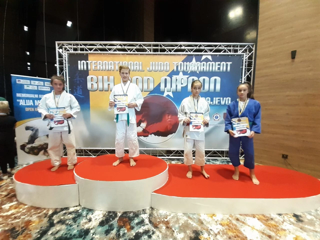 Neretvi 12 medalja iz Sarajeva i Vinkovaca