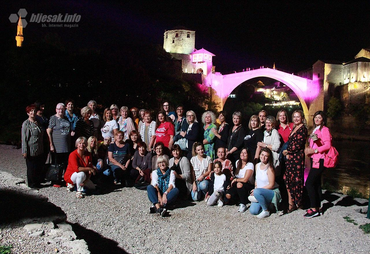 Mostar se simbolično pridružio borbi protiv raka dojke