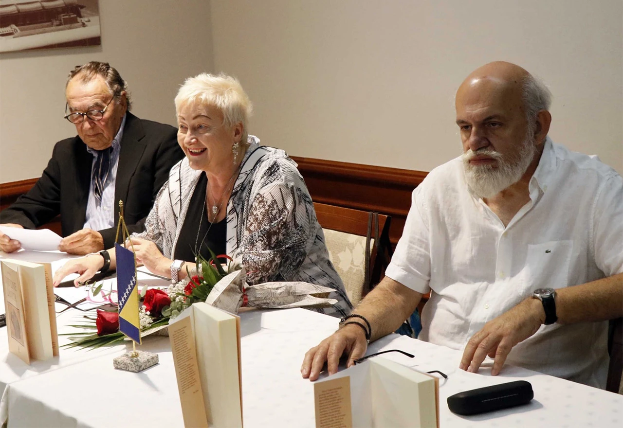 Gradimir Gojer predstavio svoju 17. zbirku poezije 'Svjetline Laništa'