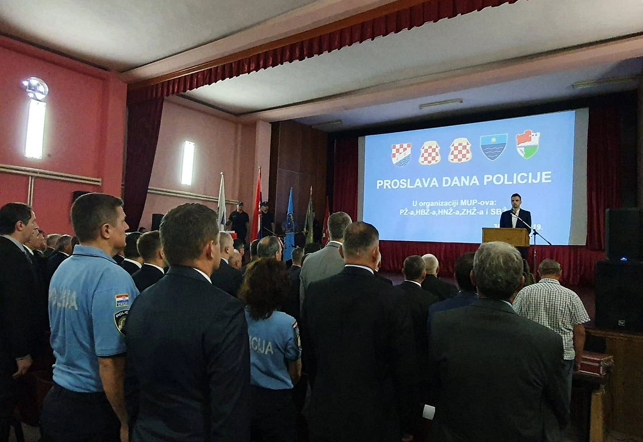 U Orašju svečano obilježen Dan policije