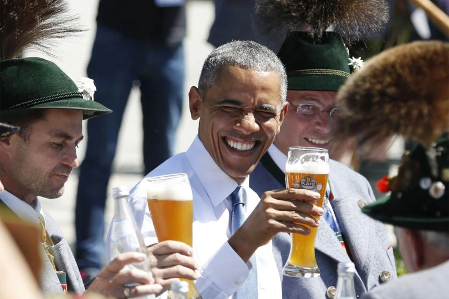 Obama se pohvalio: Dobro mi pristaju "lederhosen"