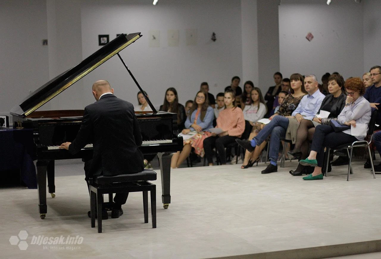 Marijan Đuzel poklonio Mostaru fenomenalan koncert