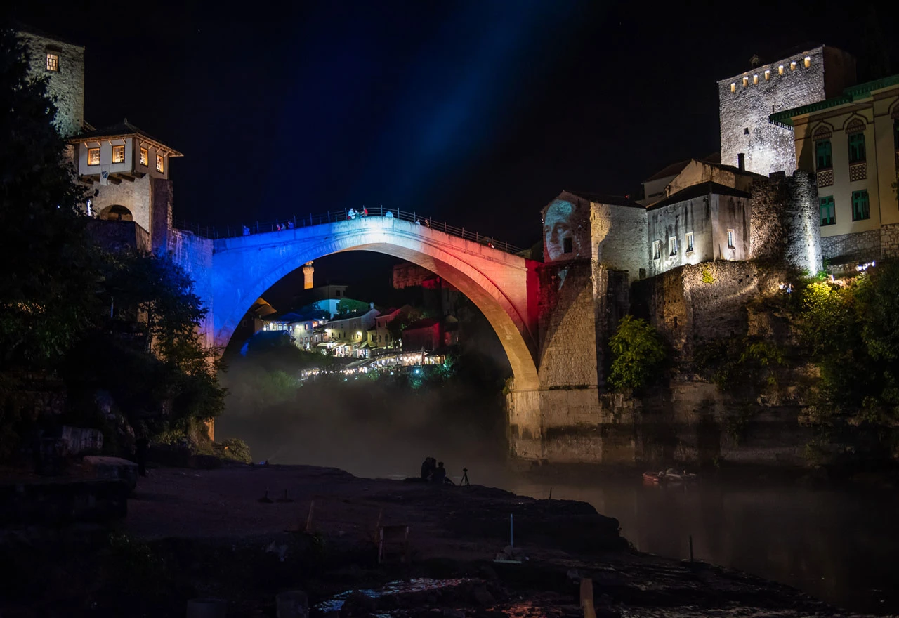 Stari most u bojama francuske zastave povodom smrti Jacquesa Chiraca