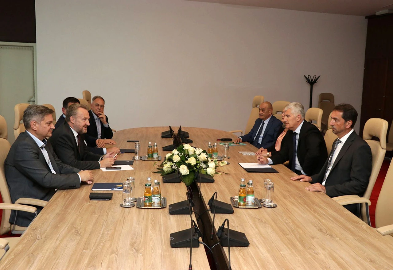 HDZ - SDA: Potrebno pronaći trećeg partnera za razgovore
