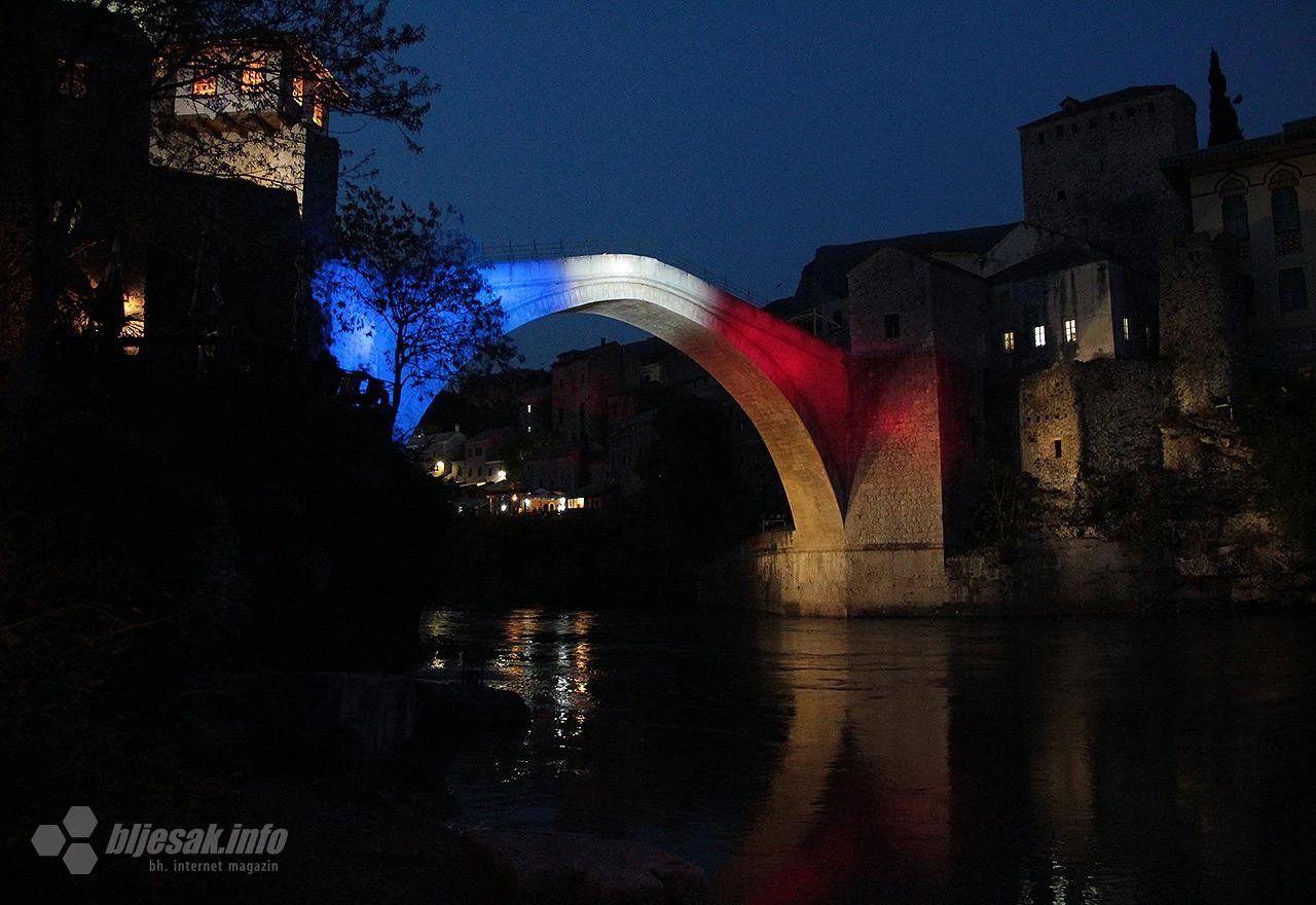Stari most svijetli povodom smrti Jacquesa Chiraca