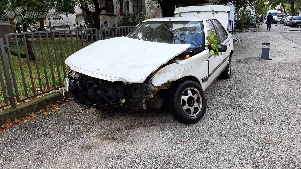 Mostar: Teško ozlijeđen u sudaru dva vozila