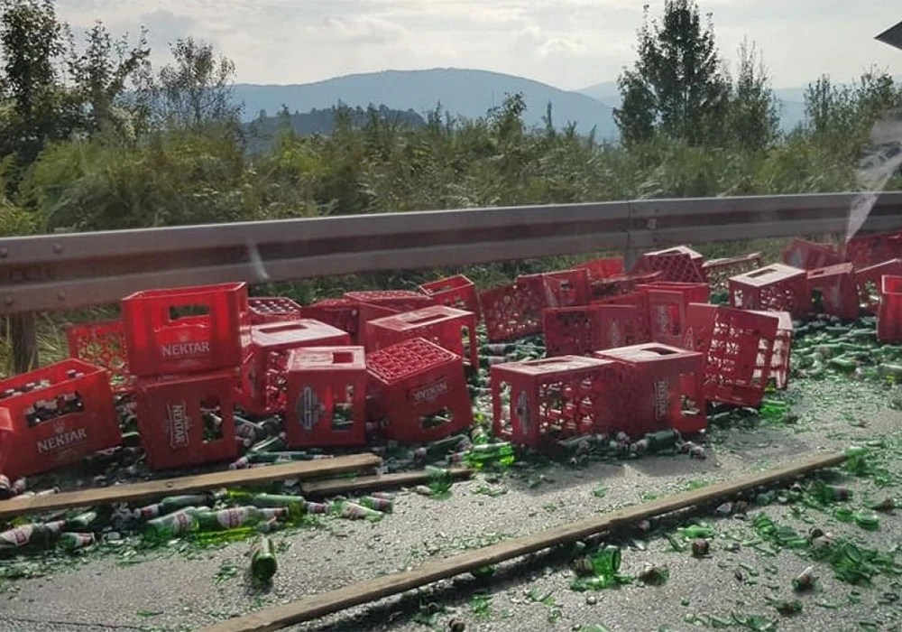 Prevrnuo se kamion pun piva