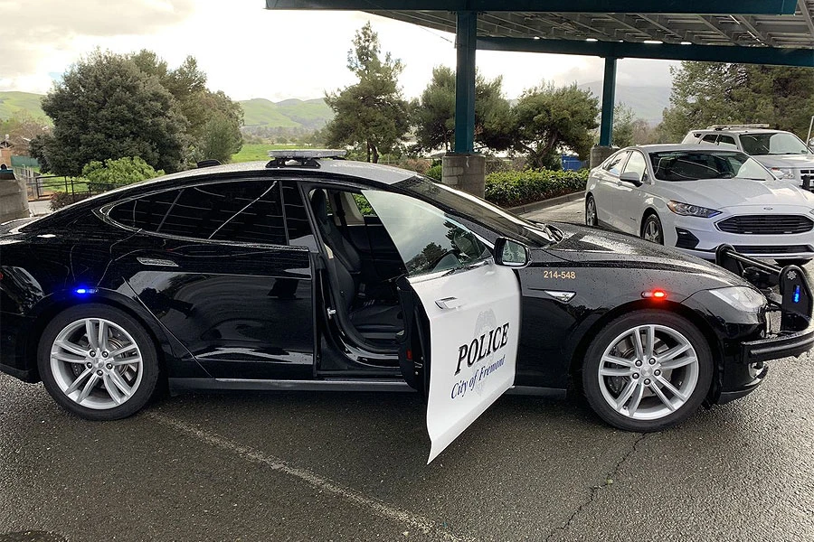 Policijski Tesla "izdušio" u potjeri