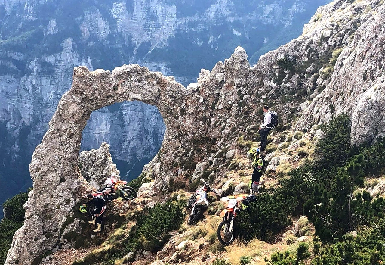 Samo kod nas: Kroserom na Hajdučka vrata!