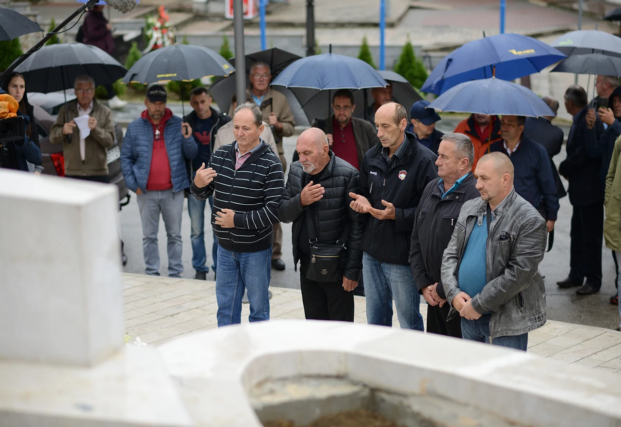Trebamo se suočiti s prošlošću i gledati u budućnost
