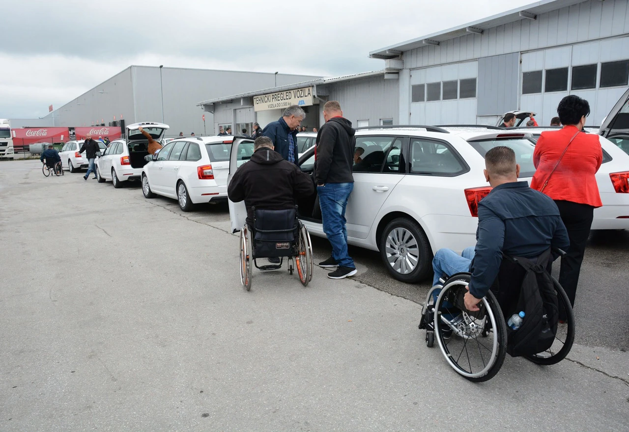 Uručeni ključevi 60 automobila ratnim vojnim invalidima