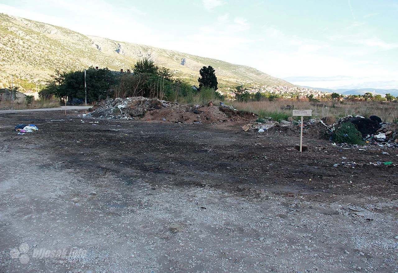 Mostar: Komunalci očiste, građani (ponovno) uprljaju