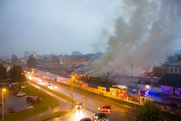 Zagreb: Zbog požara isključena struja i prekinut željeznički promet