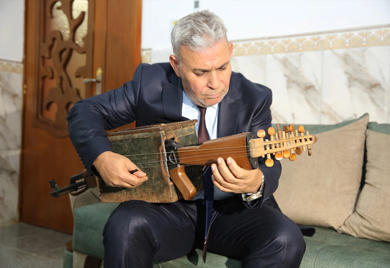 Nastavnik od kalašnjikova napravio glazbeni instrument