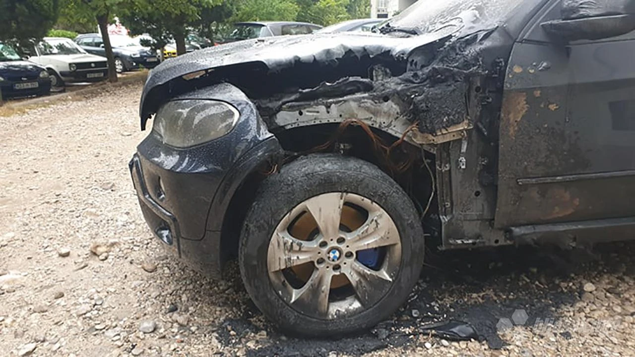 Gorio BMW X5 u Mostaru: Vlasnica tvrdi da je požar podmetnut