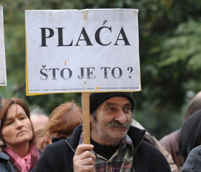 Dvije trećine radnika iz RS-a ne primaju ni prosječnu plaću