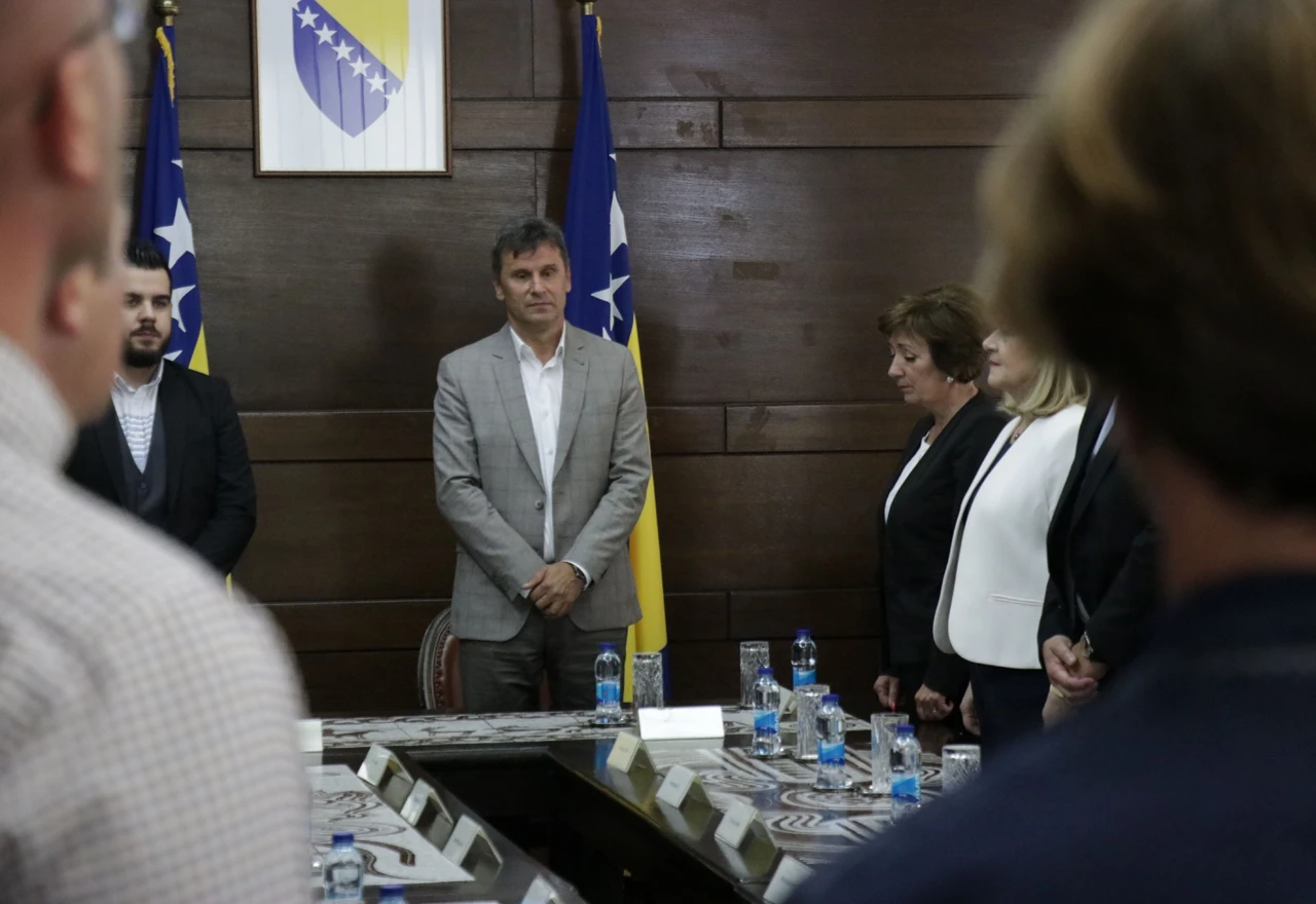 Novalić želi da se otkupom slika pomogne umjetnicima u radu