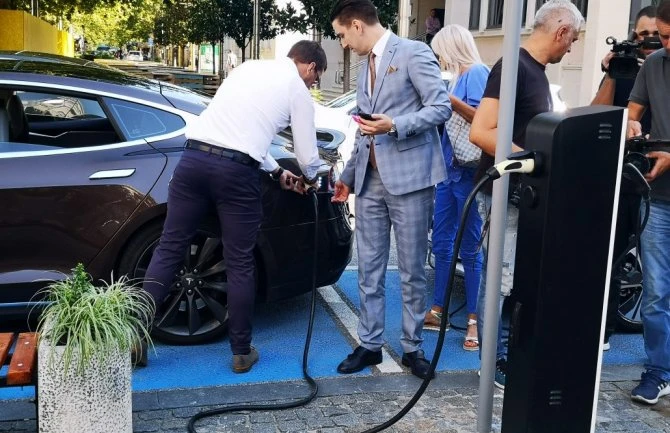 Podgorica dobila prvu punionicu za električne automobile