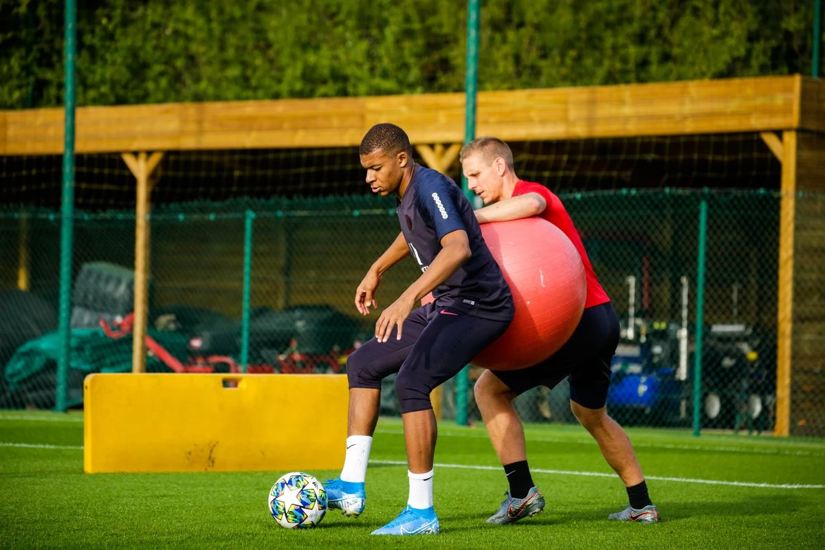 PSG na Real bez Mbappea i Cavanija