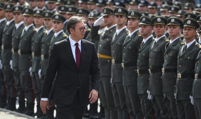 Vučić: Vojska je spremna zaštiti granice i svoj narod