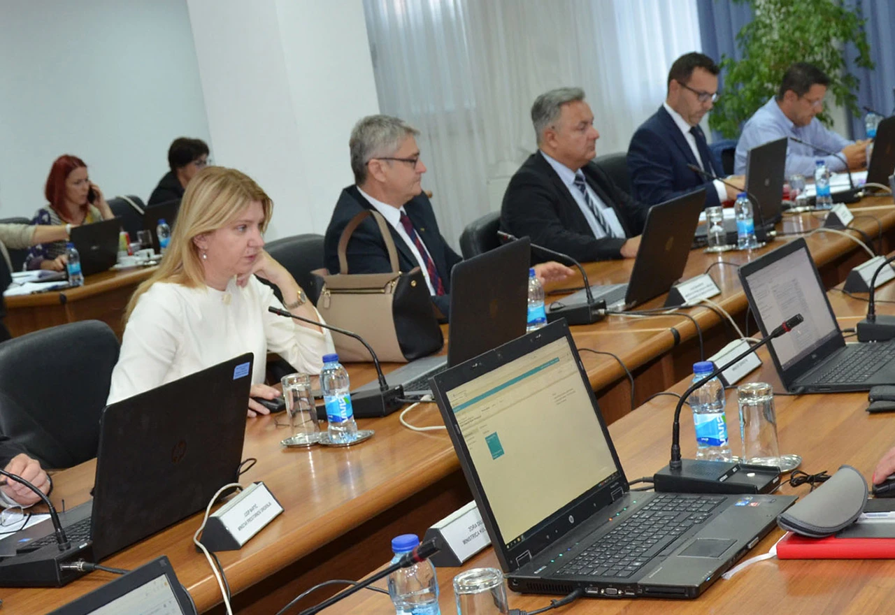 Vlada se žali: Fakulteti traže novac za provjeravanje diploma
