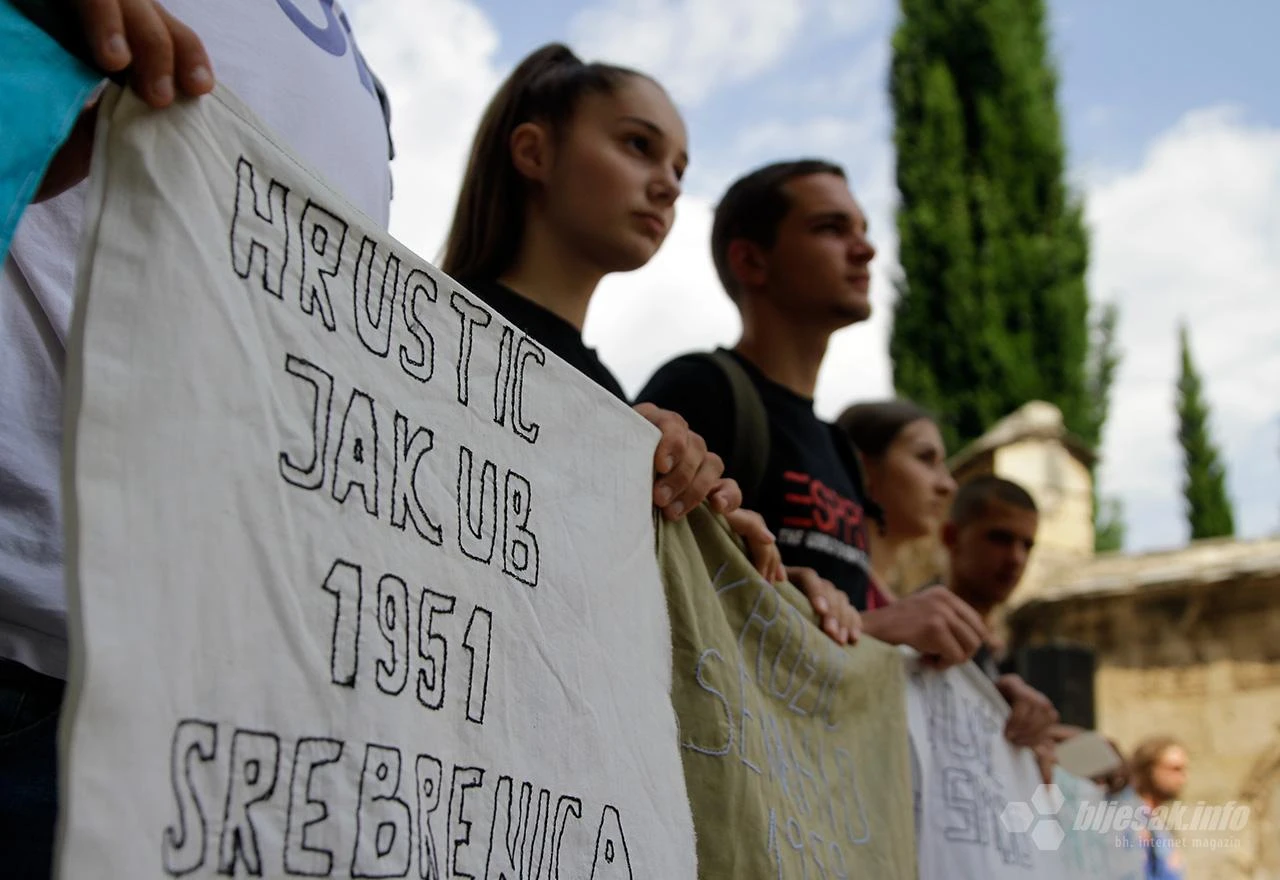 Mostarci mirnom šetnjom podržali Majke Srebrenice u potrazi za istinom