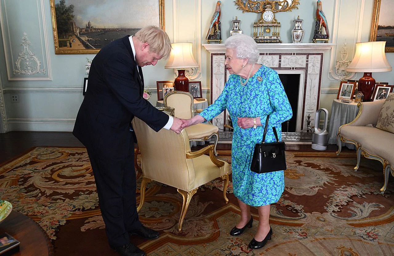 Kraljica odobrila nacrt zakona o zabrani Brexita bez dogovora