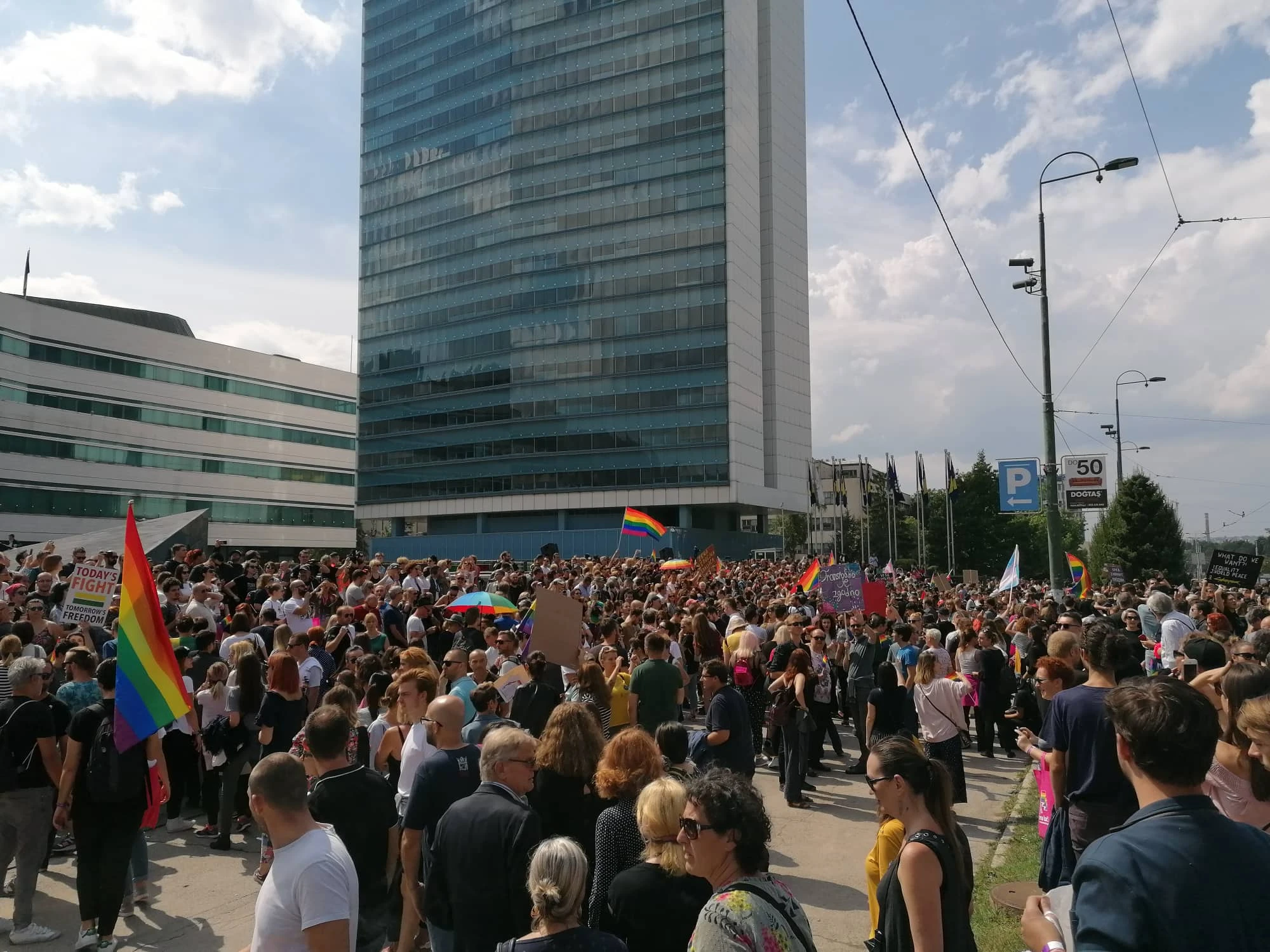 S porukom ''Danas prestajemo biti nevidljivi!'' završena prva Povorka ponosa