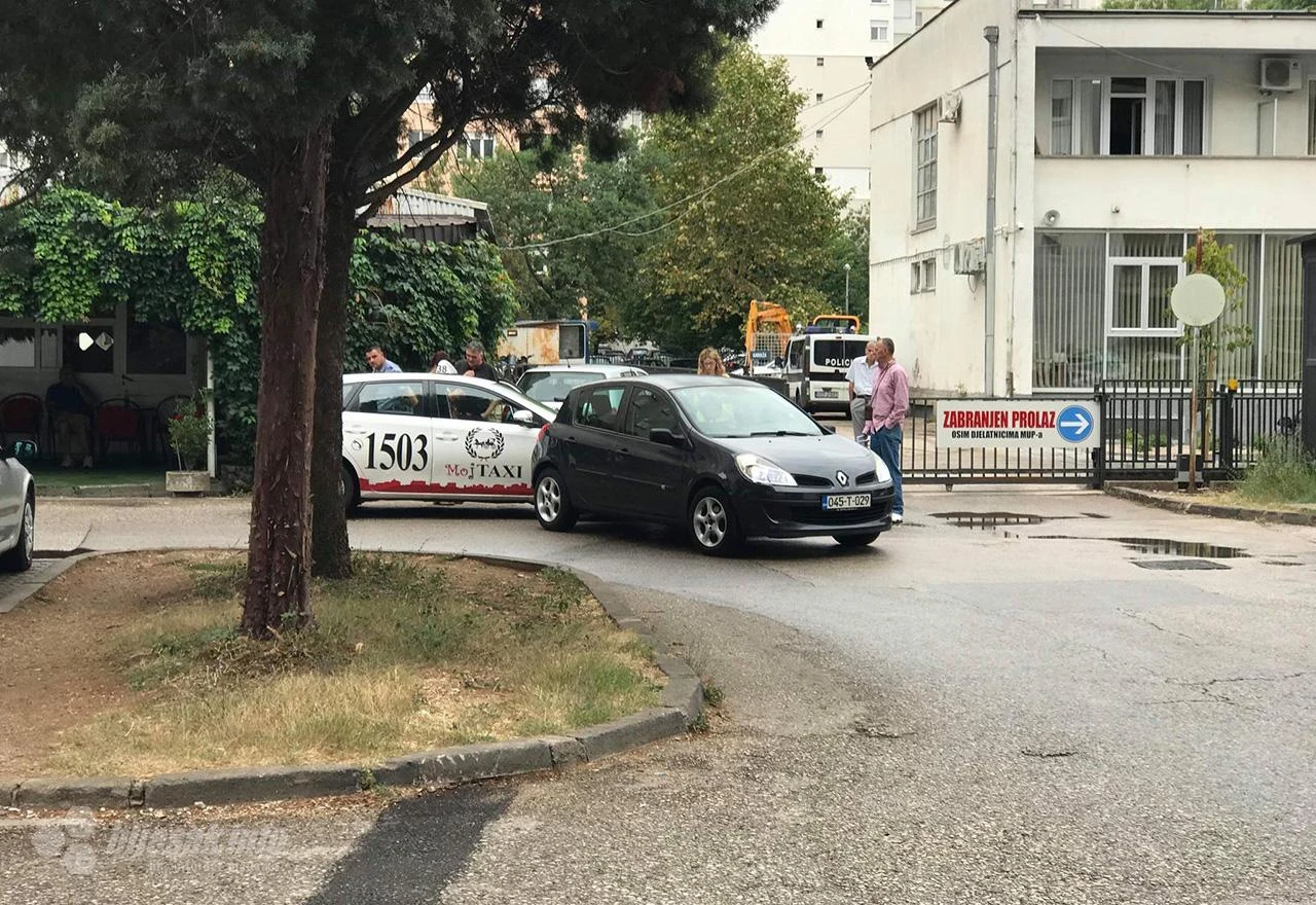 Lakši sudar pred Policijskom upravom u Mostaru