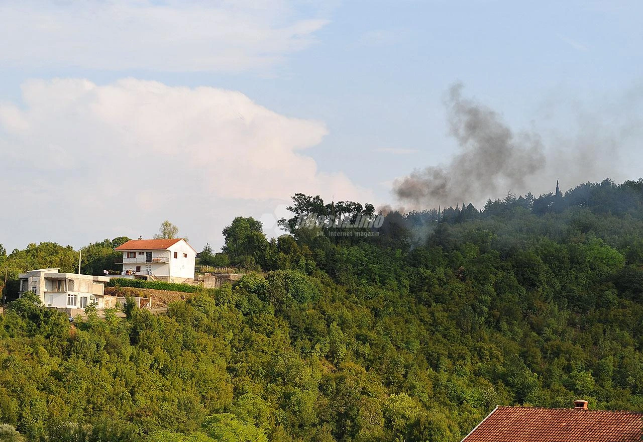 Široki Brijeg: Požar u blizini gradskog groblja