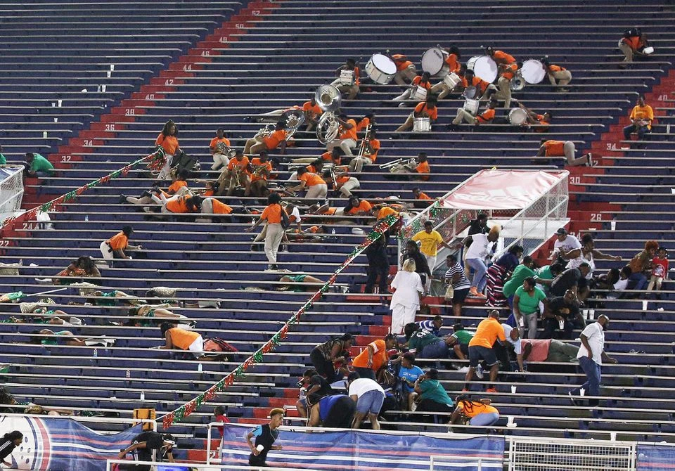Oružani obračun tijekom utakmice na stadionu: Ranjeno deset osoba