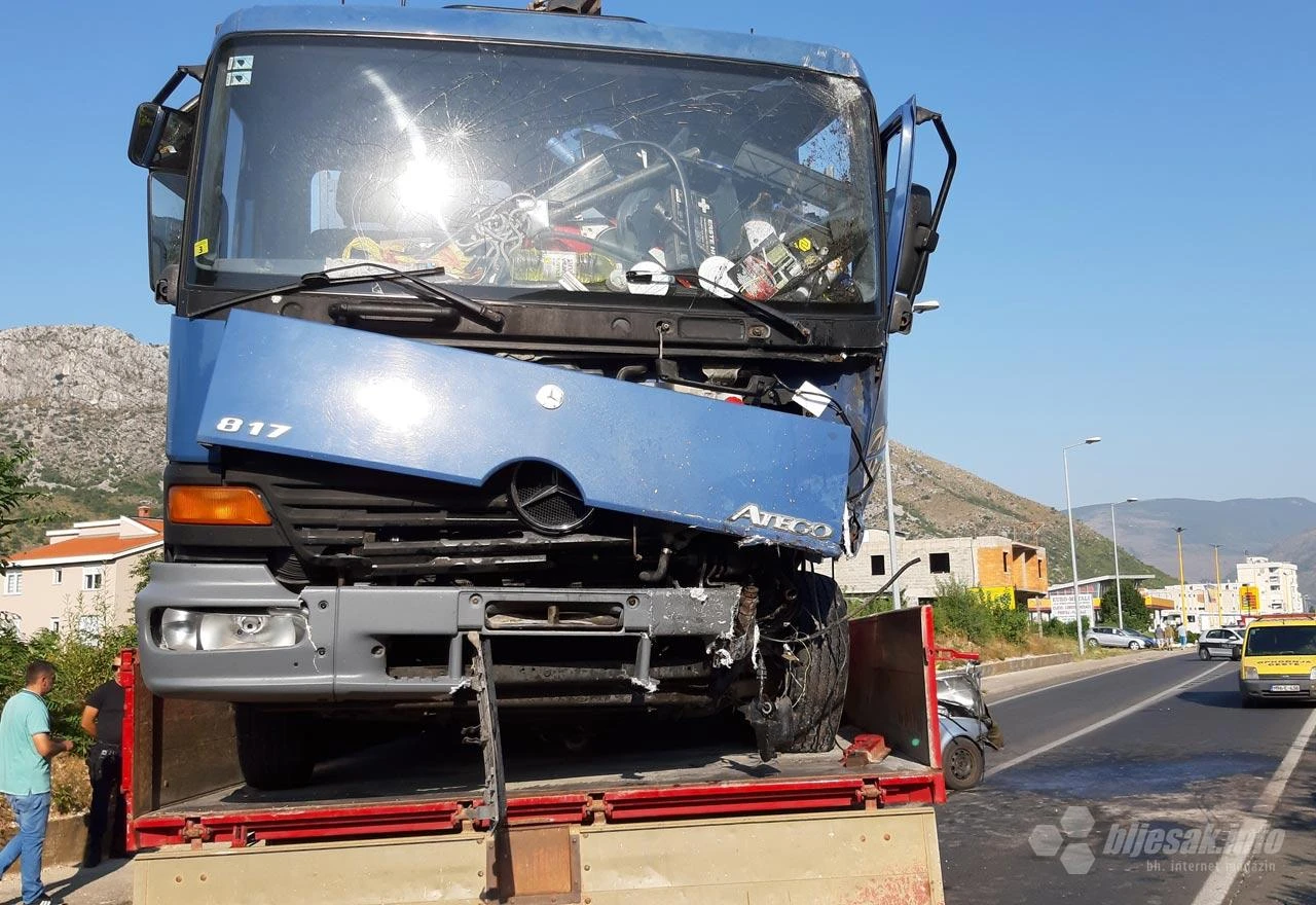 Dvoje mrtvih, troje ozlijeđenih: Stradali u nesreći kod Mostara su iz Lukavca